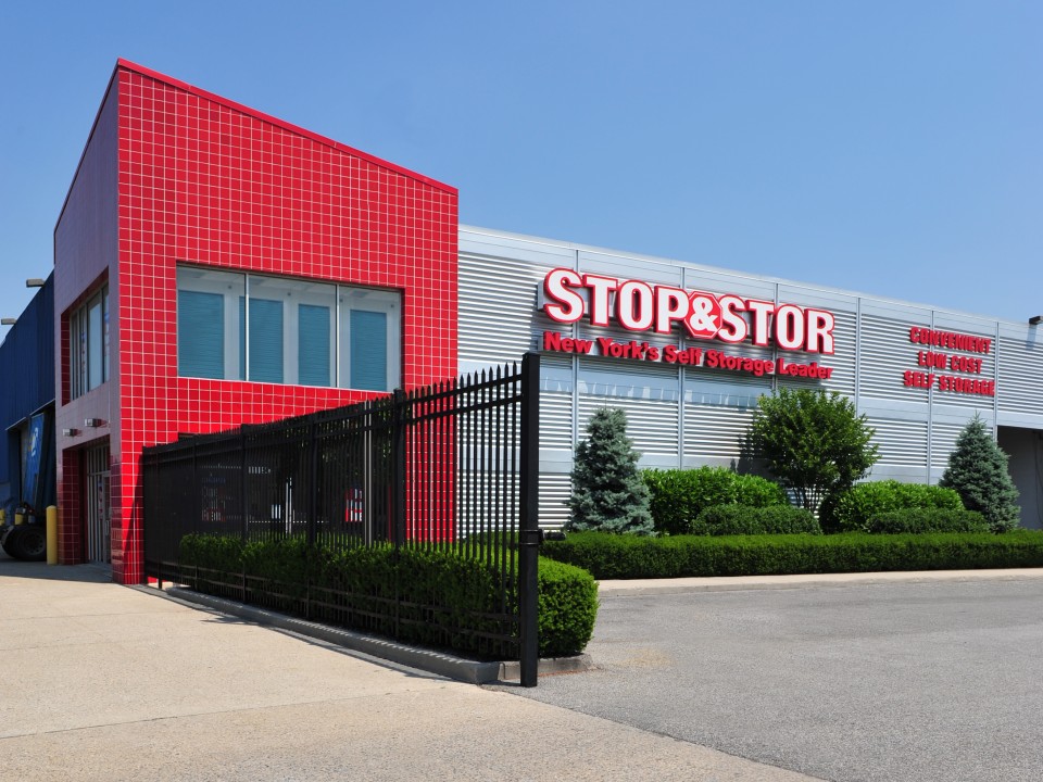 flatlands starrett stop and stor facility front entrance